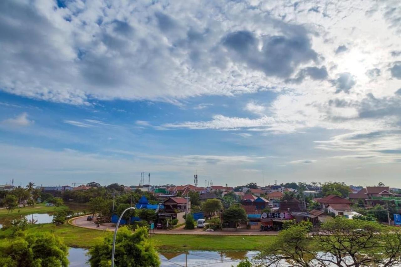 Siem Reap Riverside Hotel Экстерьер фото