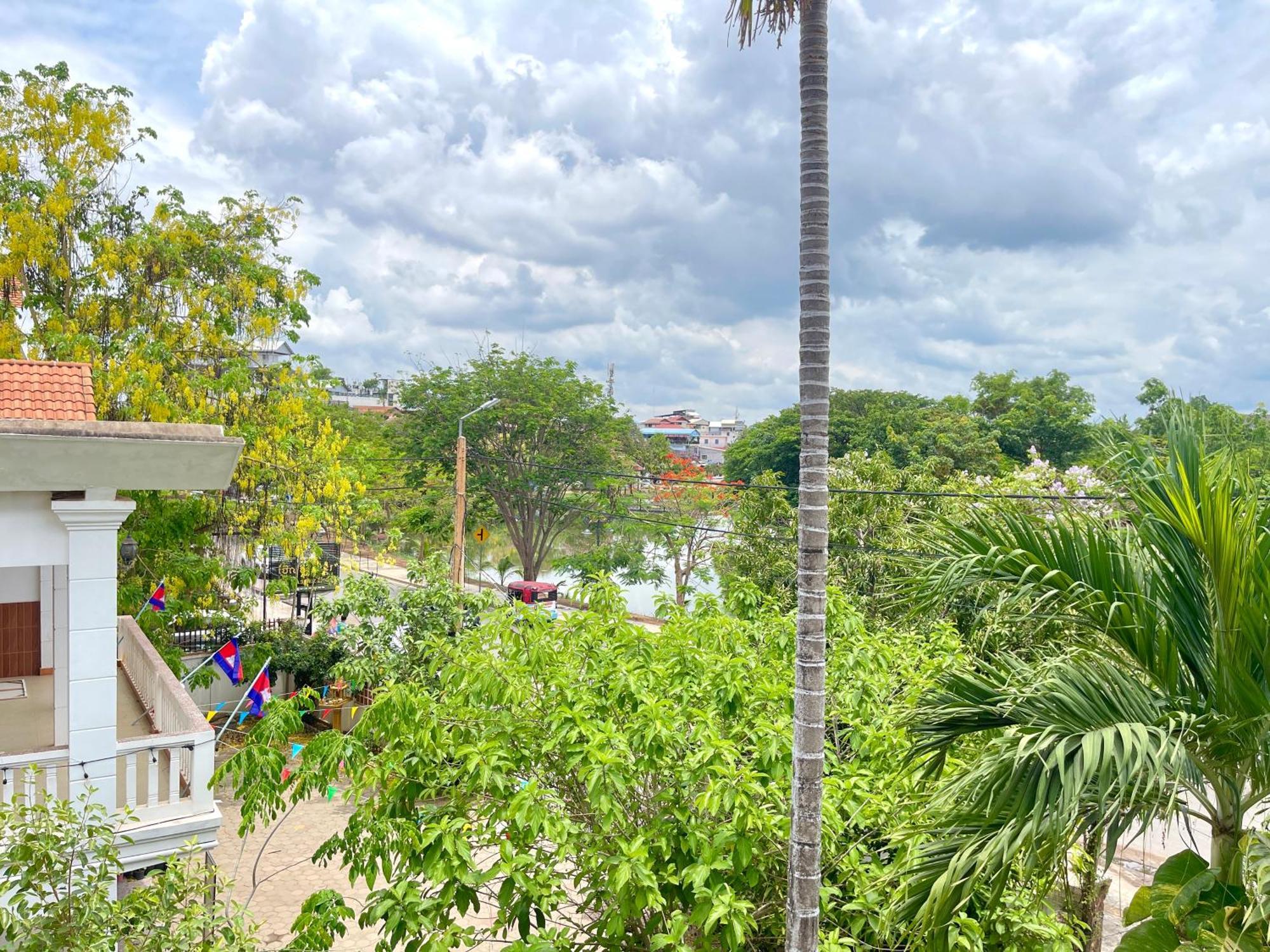 Siem Reap Riverside Hotel Экстерьер фото