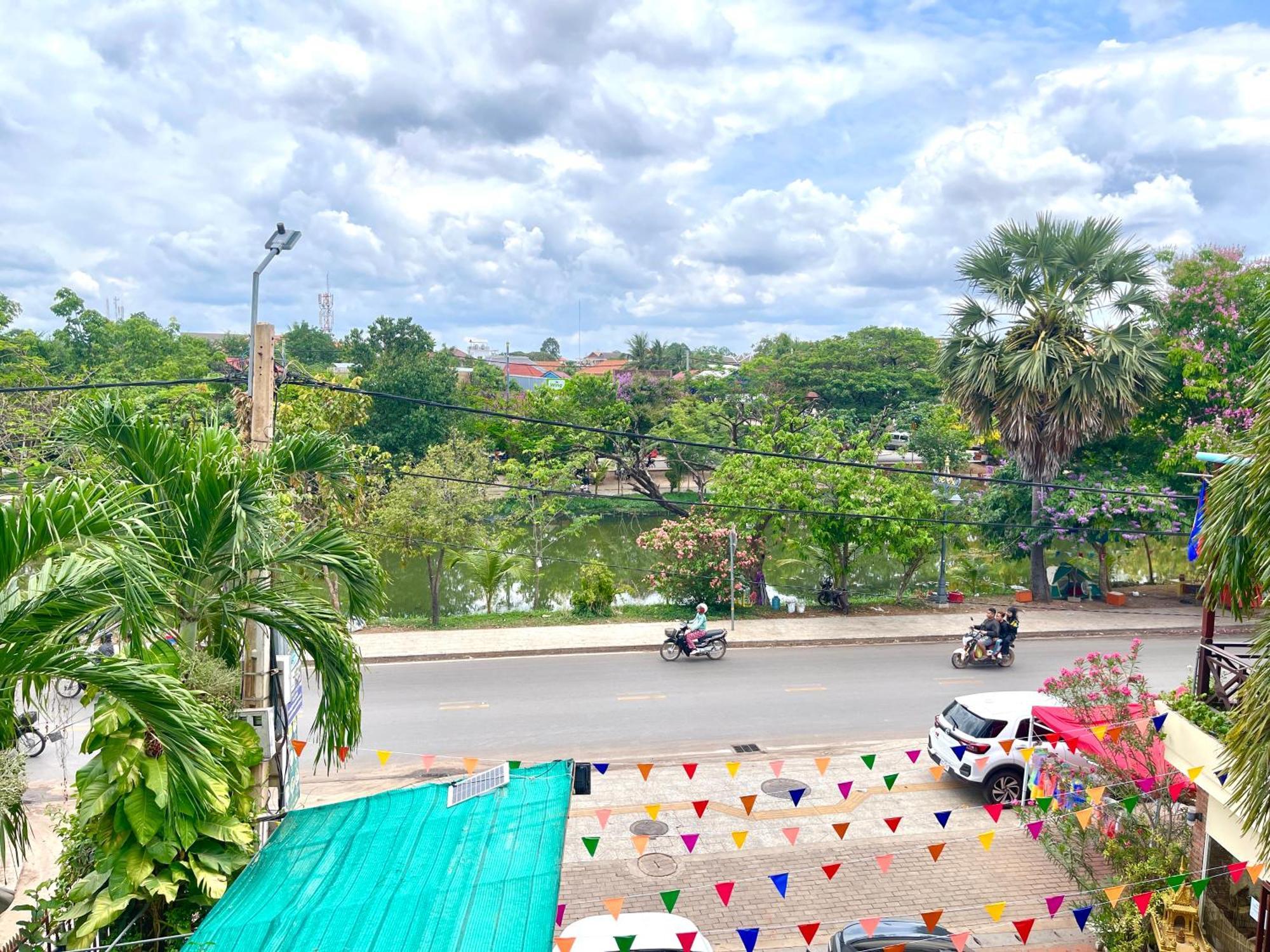 Siem Reap Riverside Hotel Экстерьер фото
