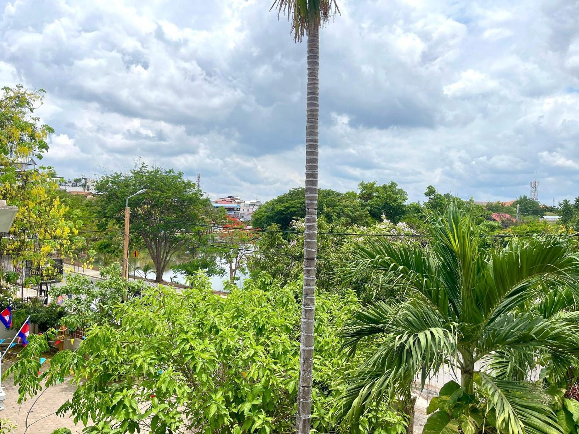 Siem Reap Riverside Hotel Экстерьер фото