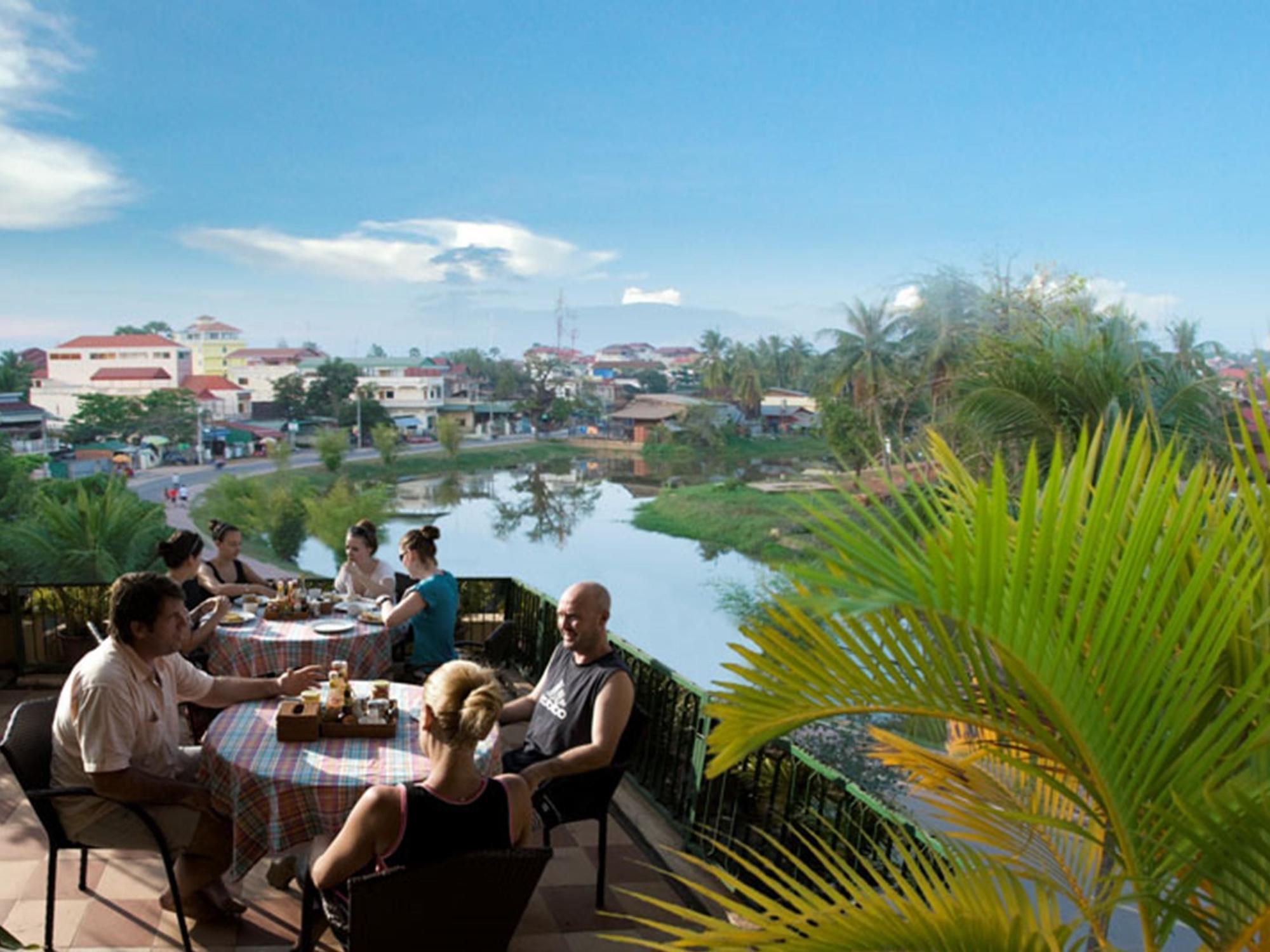 Siem Reap Riverside Hotel Экстерьер фото