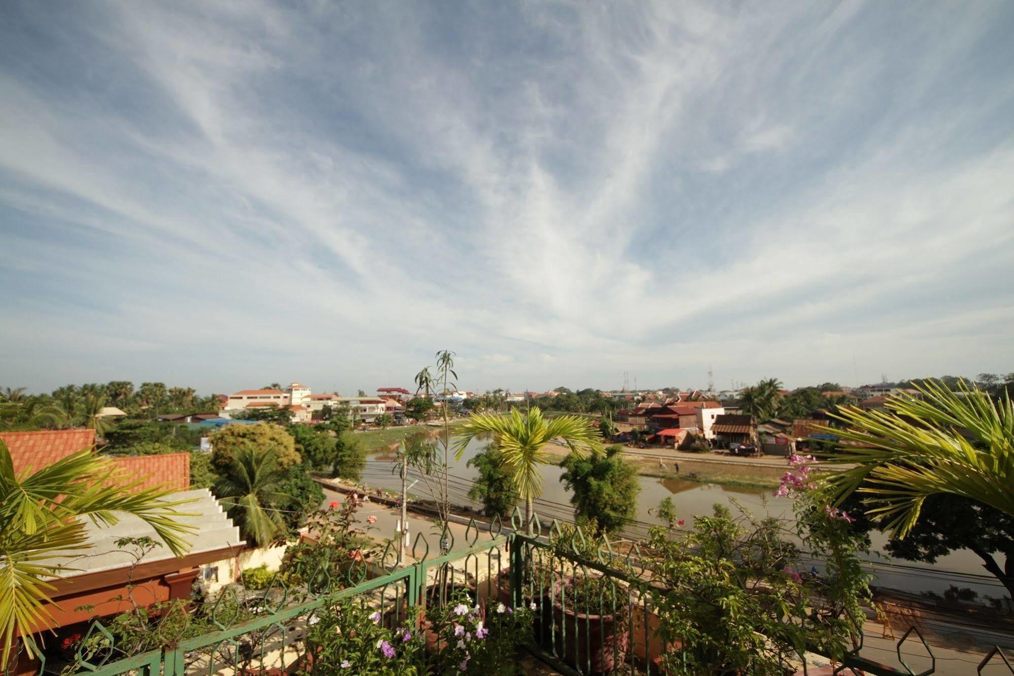 Siem Reap Riverside Hotel Экстерьер фото