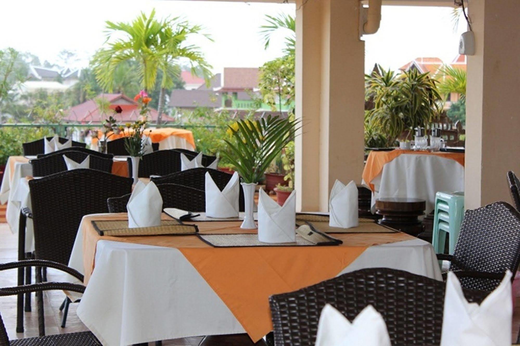 Siem Reap Riverside Hotel Экстерьер фото