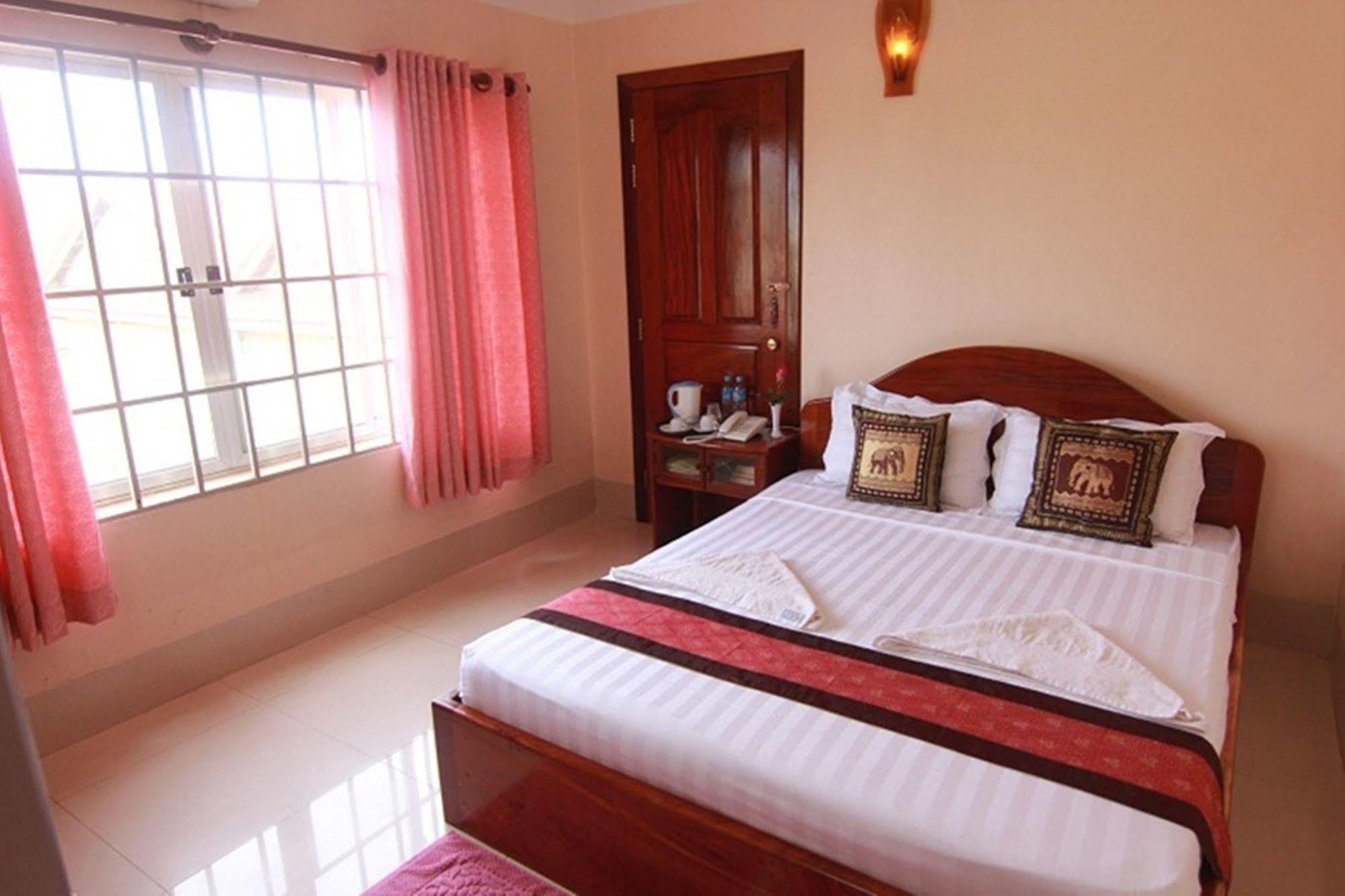 Siem Reap Riverside Hotel Экстерьер фото
