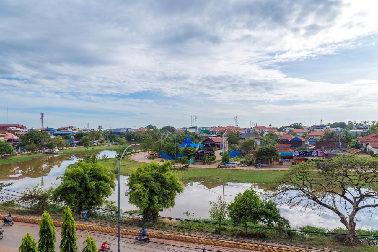 Siem Reap Riverside Hotel Экстерьер фото